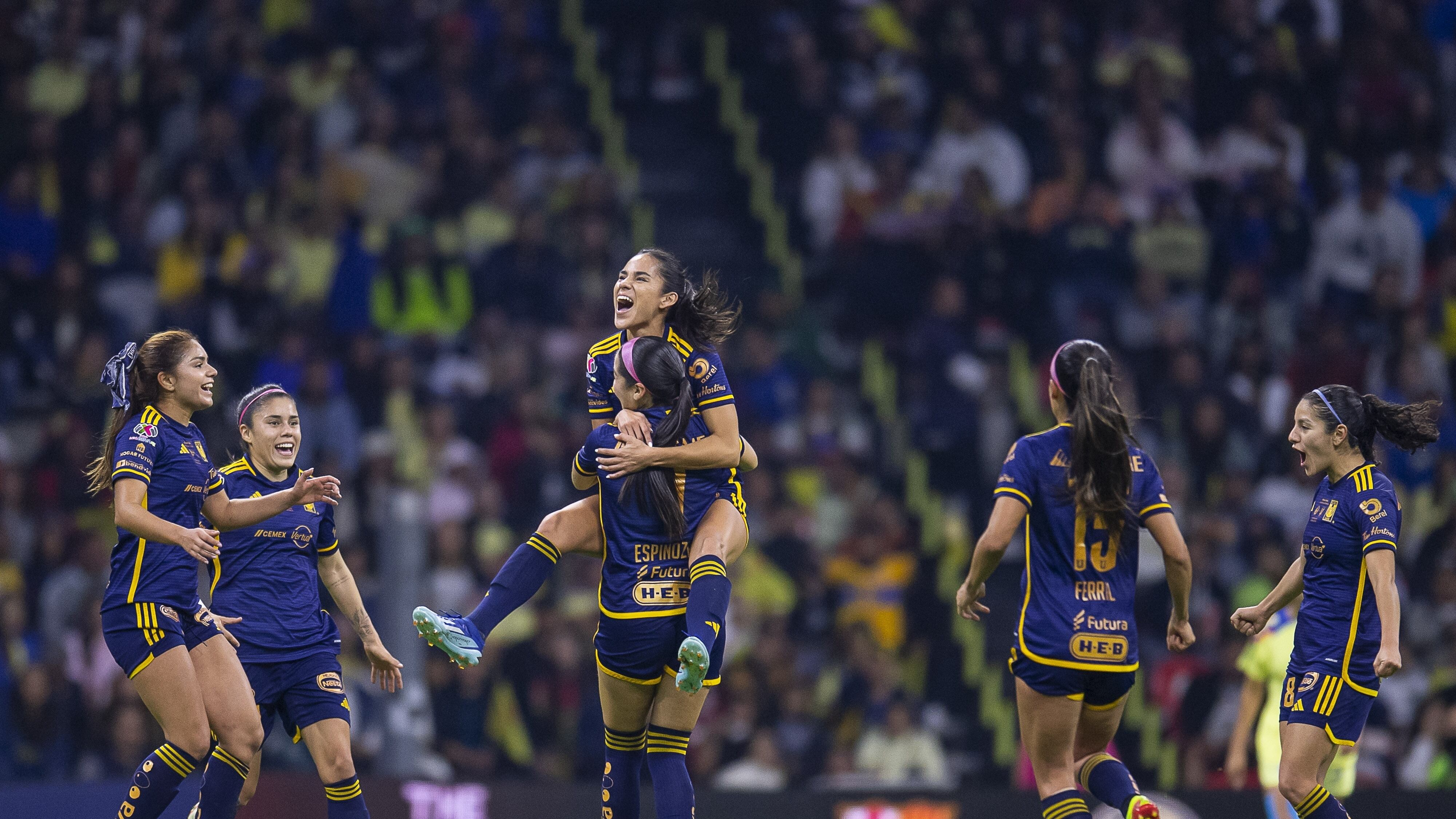 Maricarmen Reyes anotó el segundo gol de Tigres en el Estadio Azteca.