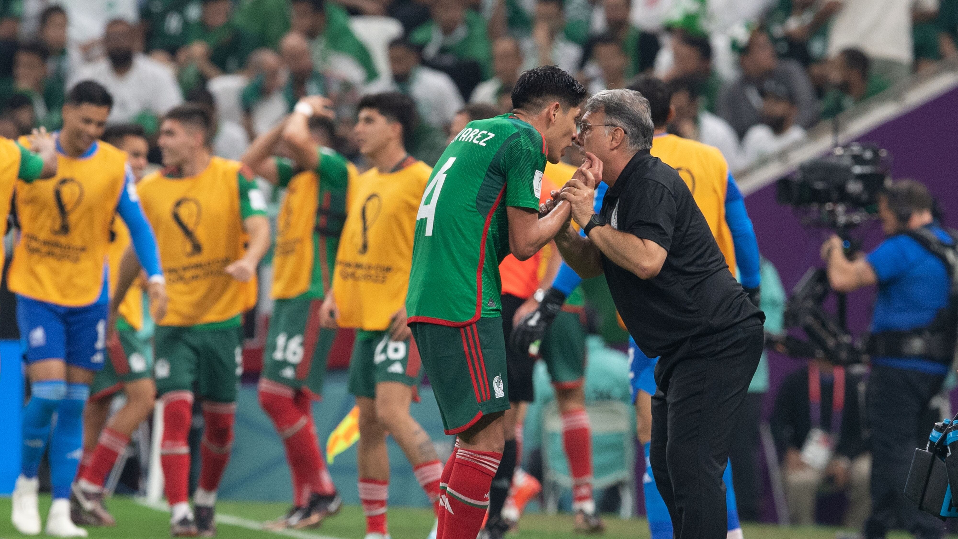 Edson Álvarez reveló que el Tata lo desconoció previo al duelo contra Argentina.