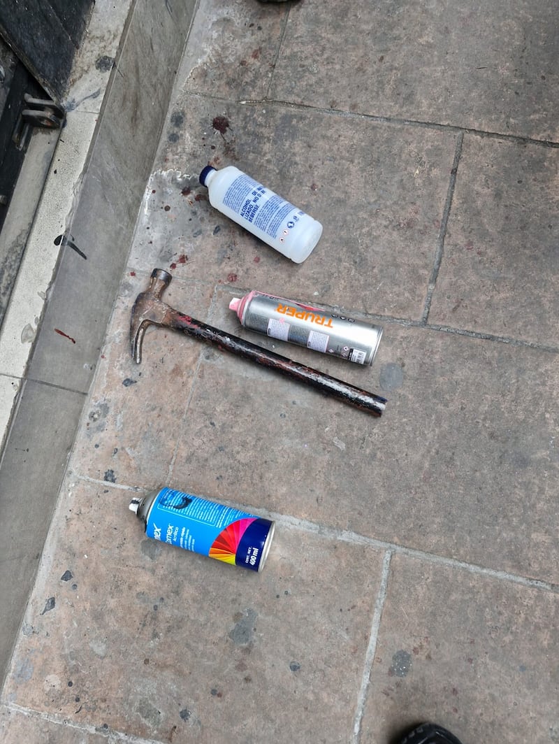 8M: Detención con objetos