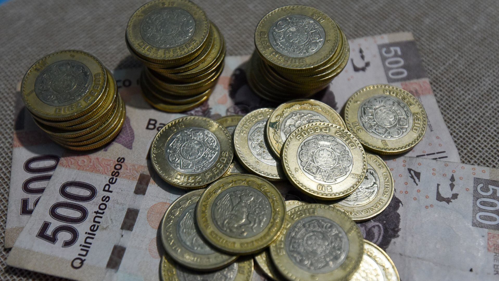 TOLUCA, ESTADO DE MÉXICO, 12NOVIEMBRE2020.-  Aspectos de monedas y billetes. FOTO: CRISANTA ESPINOSA AGUILAR /CUARTOSCURO.COM