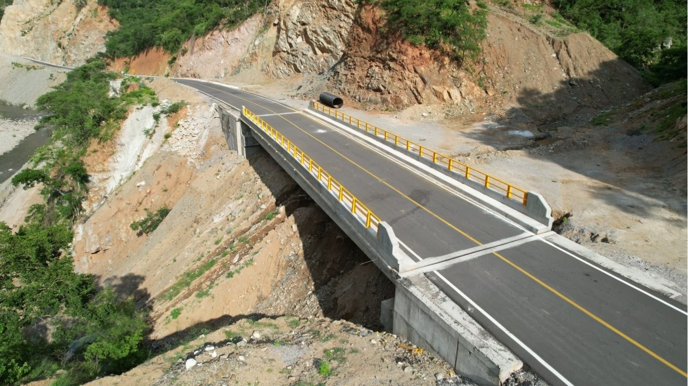 Esta obra beneficia a 11 mil habitantes de comunidades que por años se
mantuvieron aisladas