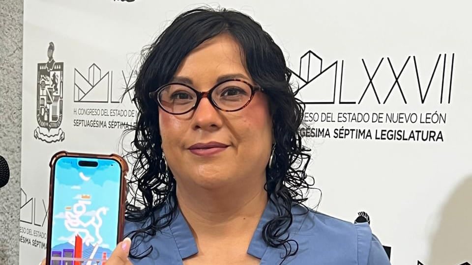 Benavides mostró la app que no presenta información nueva desde octubre.