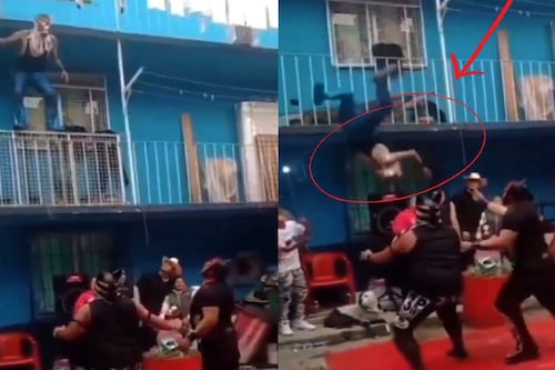 Video: Luchador sufre brutal caída desde segundo piso durante función en vecindad