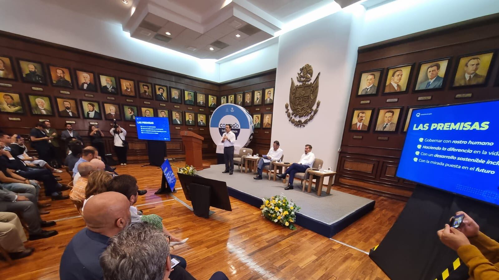 Luis Nava presentó los resultados frente al gobernador de su gira en la ONU. (Cortesía)