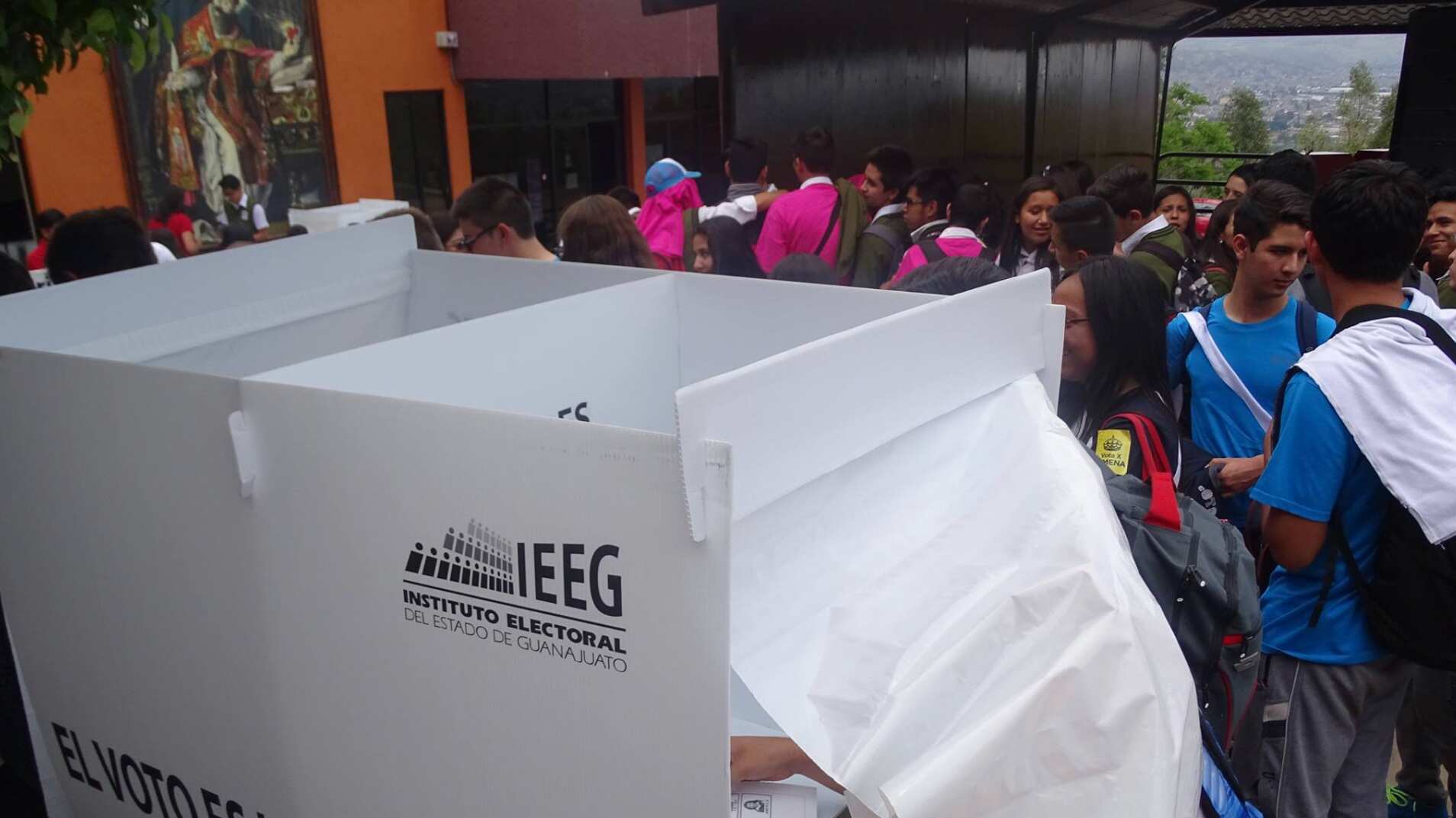 Más de 80 millones para las candidatas a la gubernatura.