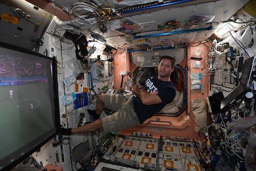 Astronauta se hace viral tras mirar partido de la Euro desde el espacio