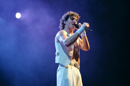 Benson Boone añadió una noche exitosa a su carrera como parte de su primera presentación en México en el Pepsi Center el pasado 3 de abril, logrando conquistar a sus fanáticos que consiguieron celebrar la visita del famoso artista al ritmo de sus temas más populares.  El intérprete de tan solo 22 años protagonizó una noche única, en donde deleitó a sus seguidores con algunos de sus exitosos temas, entre ellos “Beautiful Things”, “Cry”, “Sugar Sweet”, “Before You”, “What Was”, entre otros.