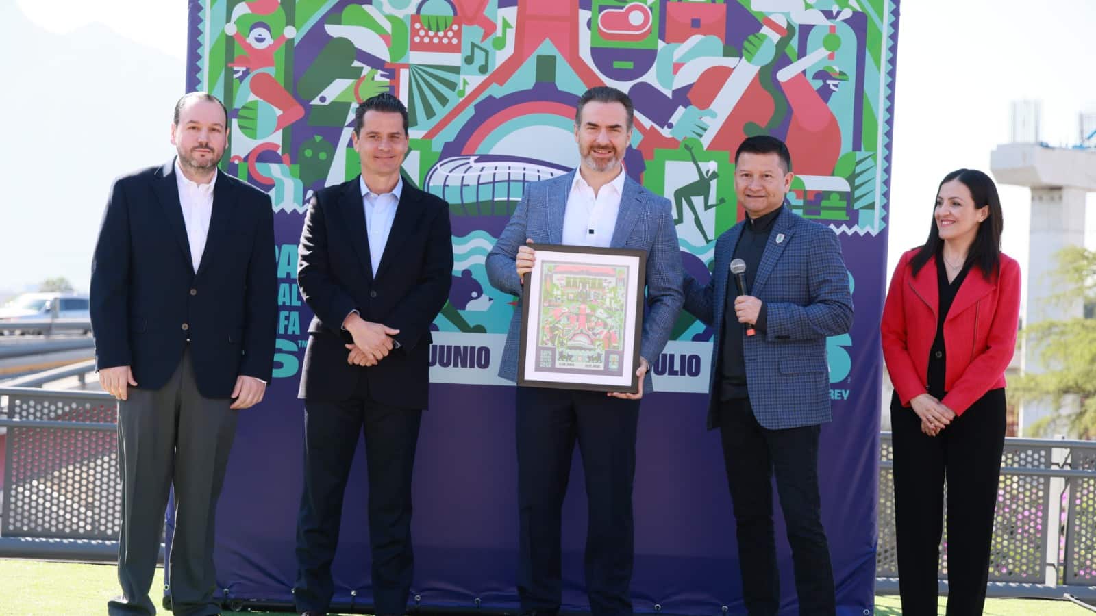 De la Garza recibió una réplica del póster oficial.