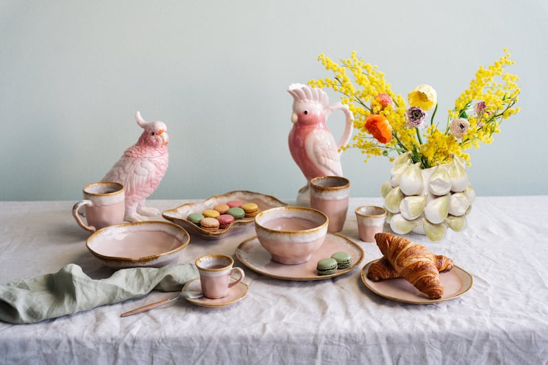 Piedra, color, terciopelo y futurismo son los que marcan el rumbo del interiorismo contemporáneo y que ya puedes incorporar a tu espacio