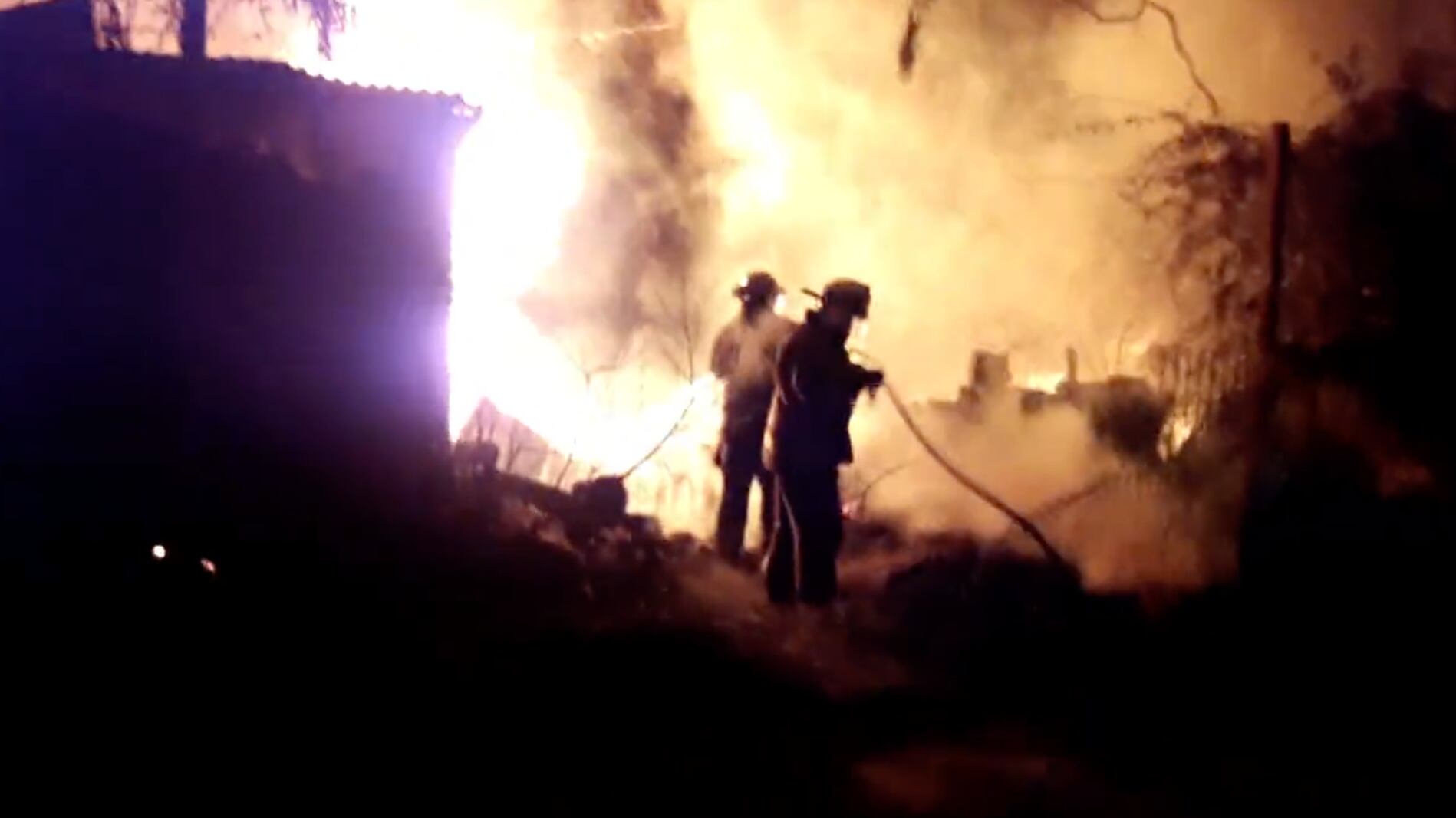 Elementos del cuerpo de Bomberos de la CDMX controla incendio cerca de Fuentes Brotantes