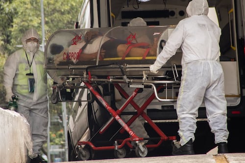 Europa frena vacunas equitativas y revive la “fila VIP” en la próxima pandemia