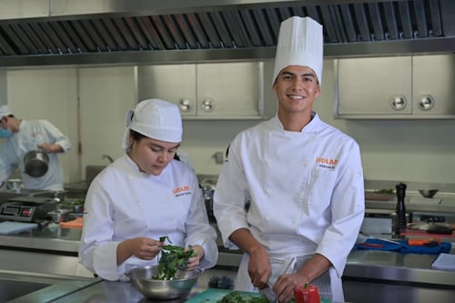 Egresados UDLAP destacan en la Guía Michelin 2026