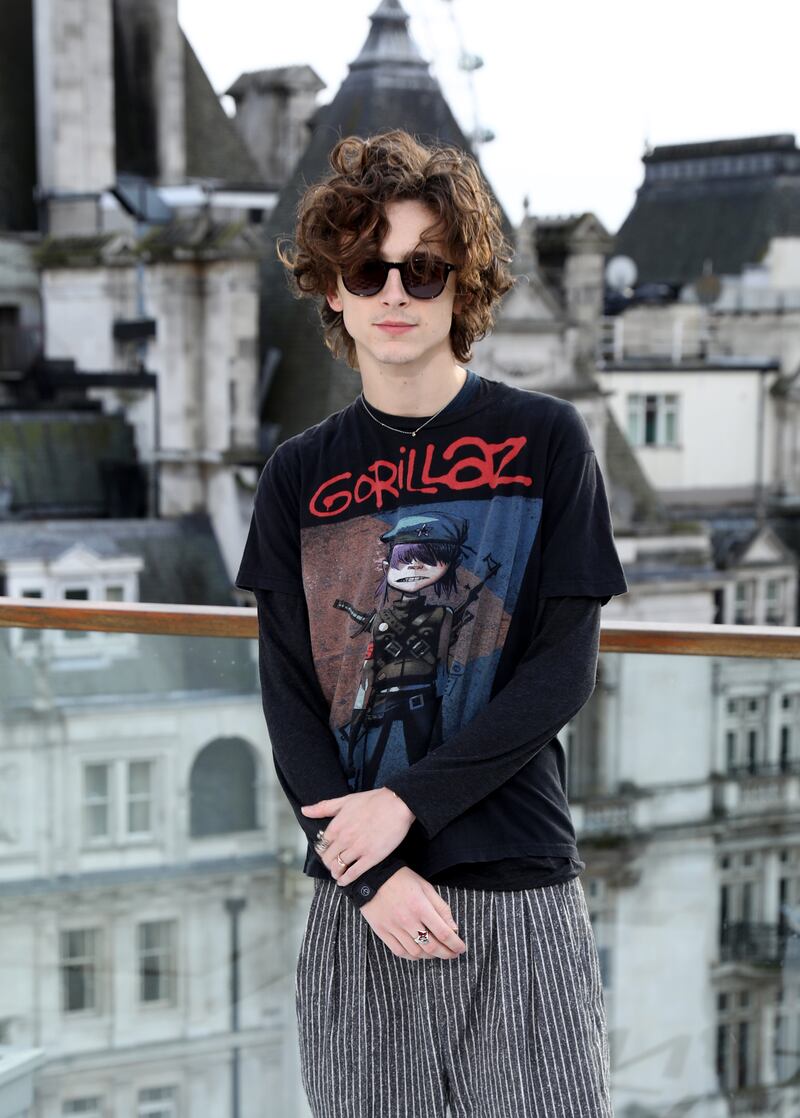 El actor estadounidense  marca la moda con sus looks atrevidos y sexys.