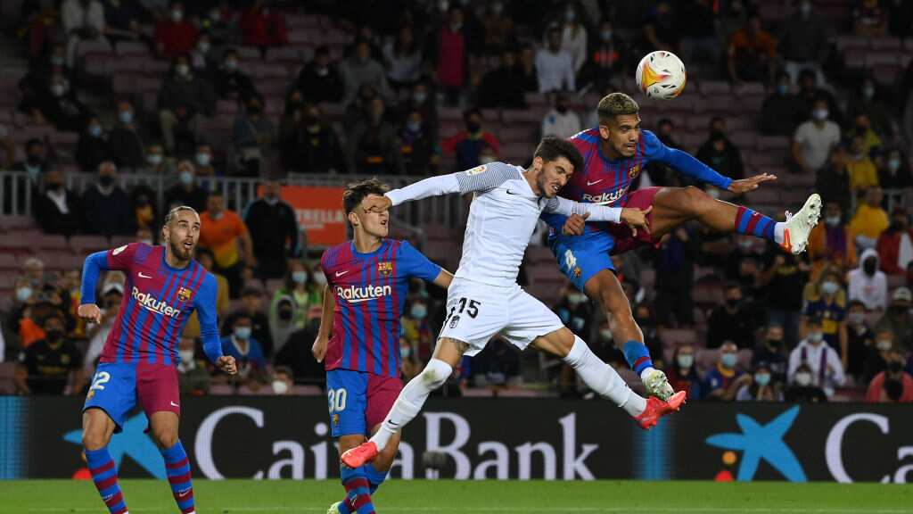 Barcelona sufre para empatar con el Granada