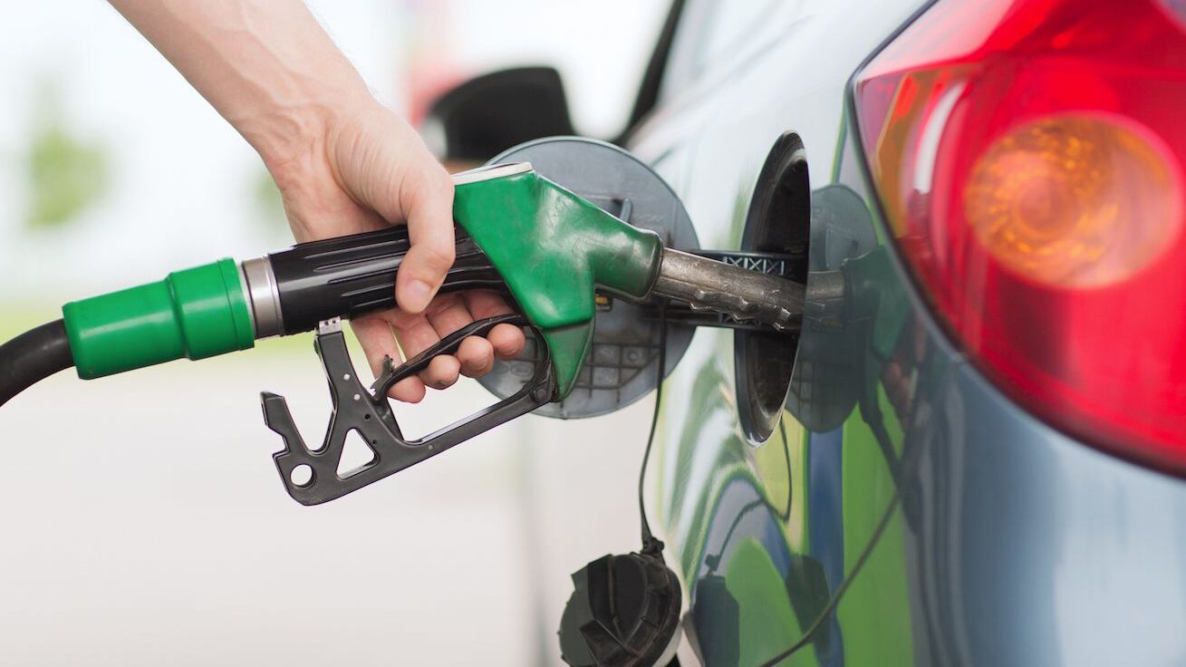 Medidas para cuidar tu combustible. | Dreamstime