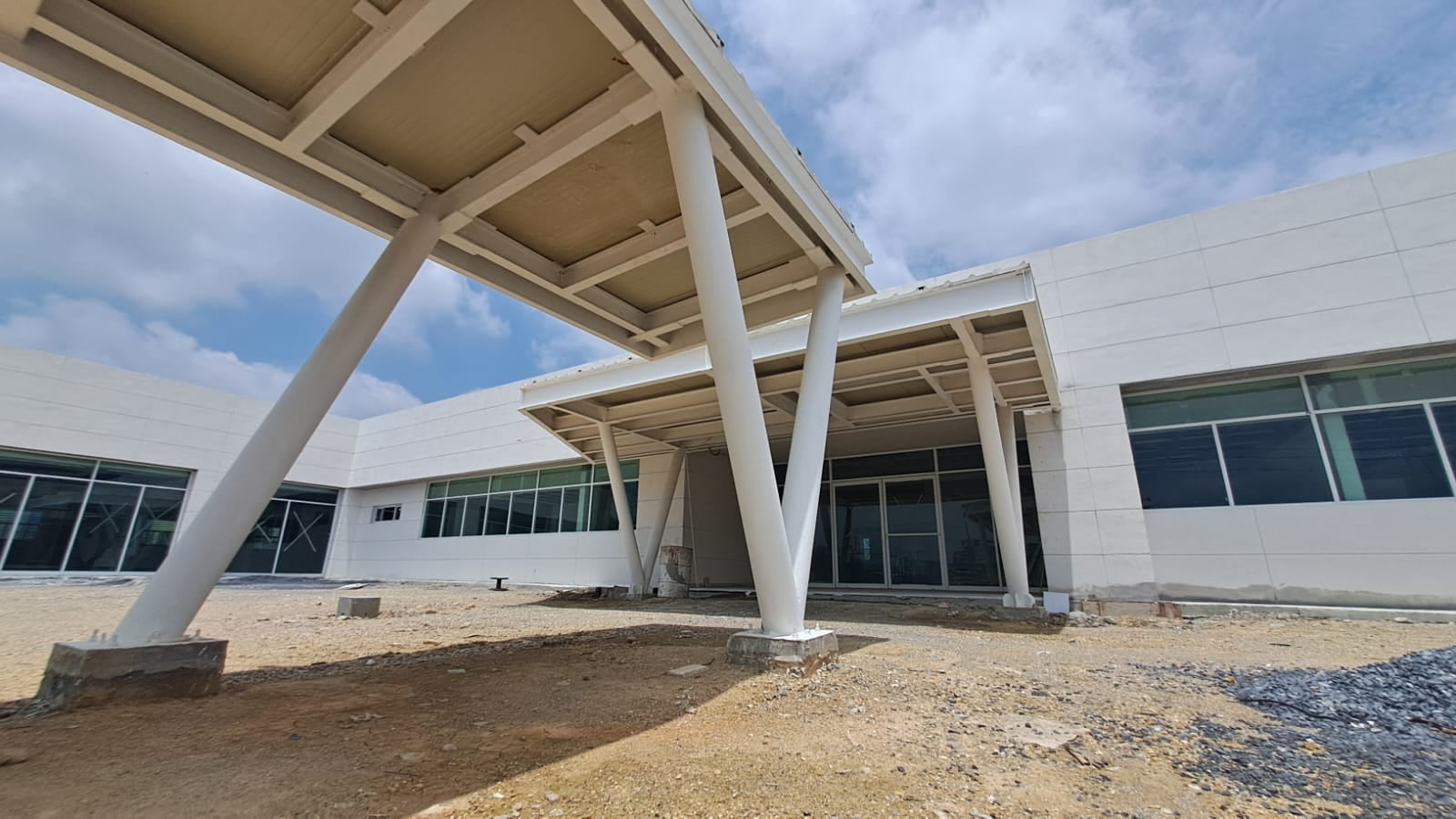 La UMF de Juárez tiene un avance físico del 56%.