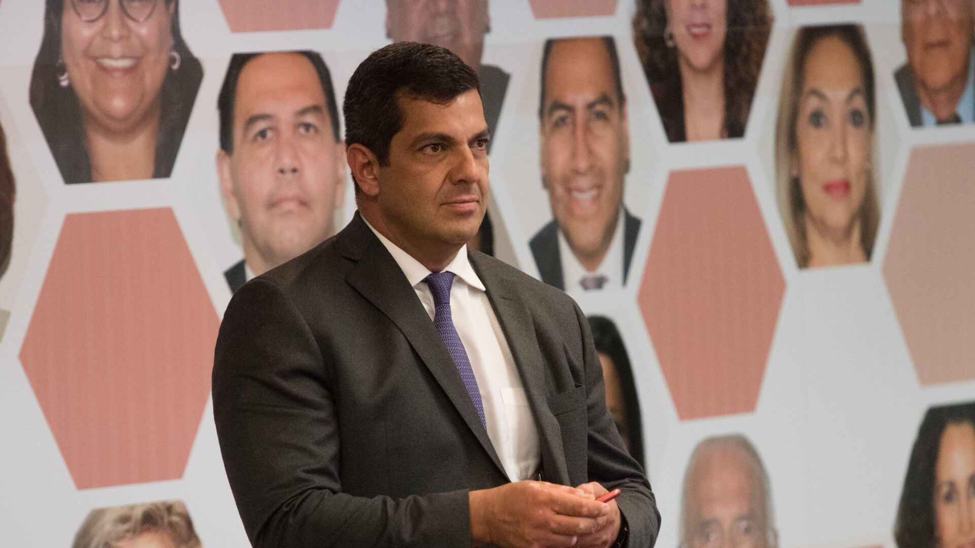 Ricardo Peralta aprovecha para buscar “hueso”