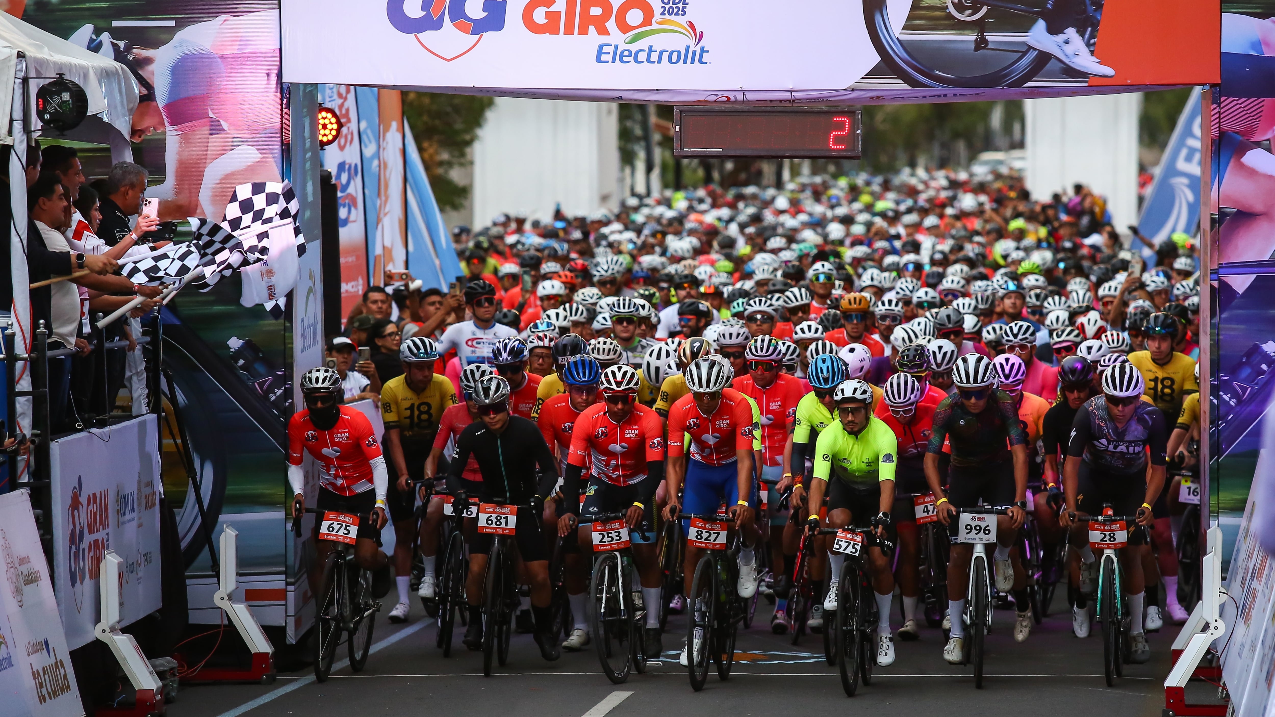 Mil ciclistas tomaron las avenidas de "La Perla Tapatía". CORTESÍA
