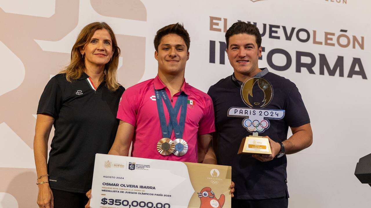 Melody Falcó, Osmar Olvera y Samuel García.