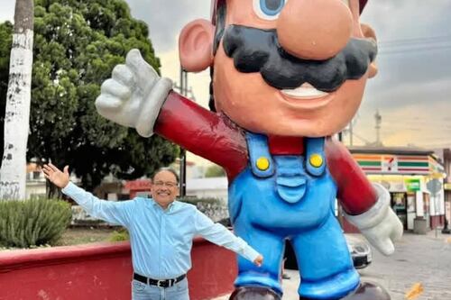 Figuras de Mario Bros sorprenden en Plaza Principal de Escobedo