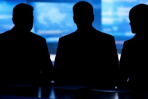 Famoso periodista de noticias y productor de televisión, comparten la misma amante; ¿de quiénes se trata?