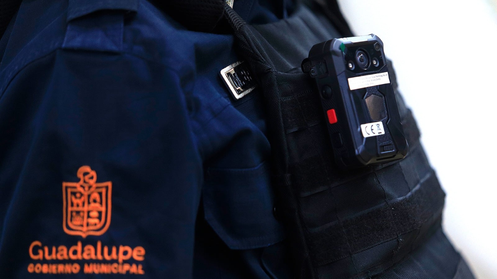 Las cámaras corporales estrenadas por la policía municipal son de última generación.