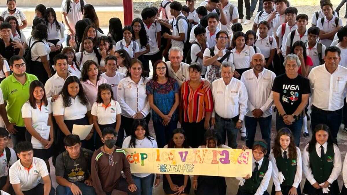 Regresan a clases en Acapulco tras paso del huracán Otis en Guerrero.