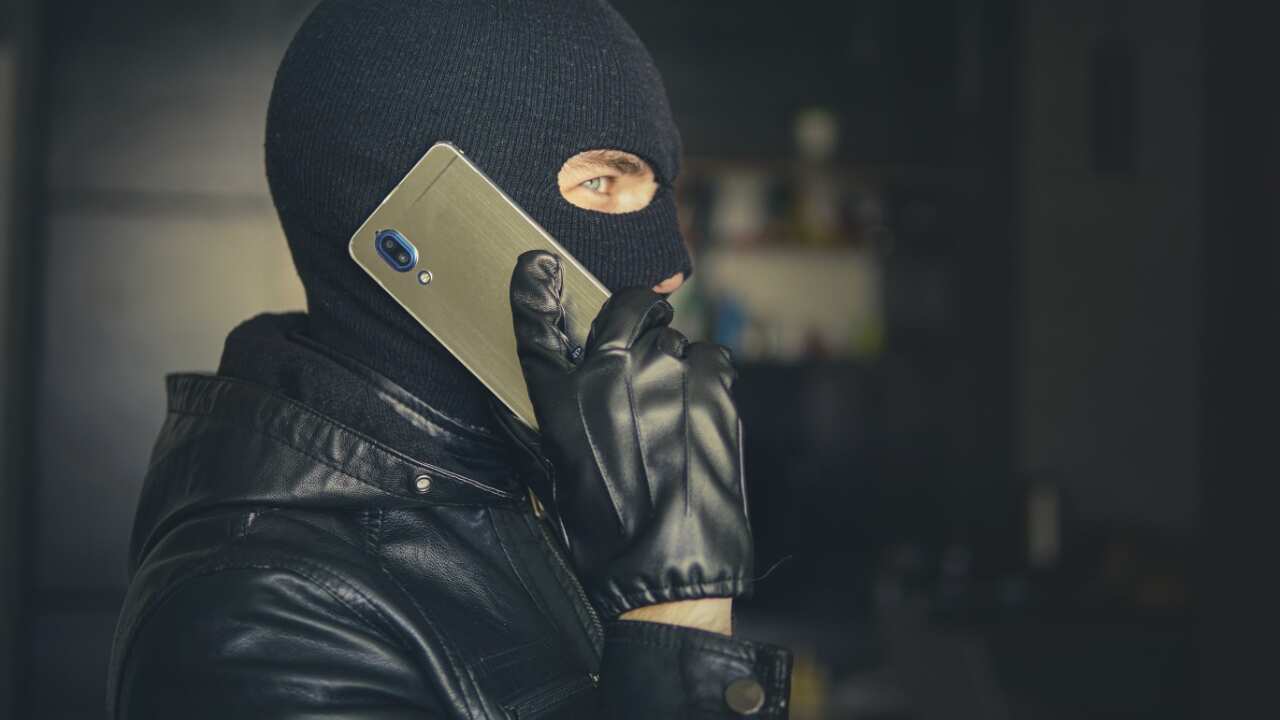 Extorsionan a mujeres