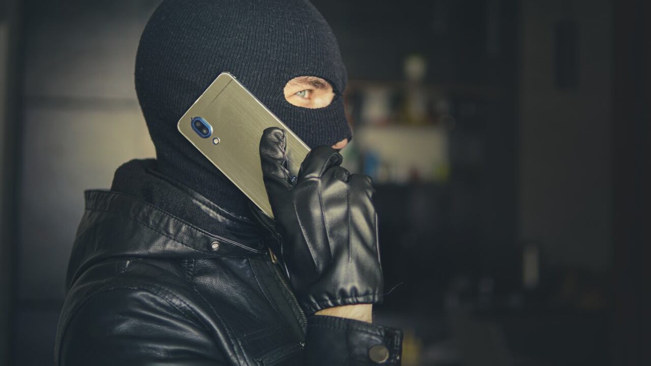 Extorsionan a mujeres