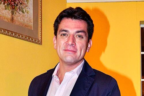 Jorge Salinas defiende a Kimberly Irene de las críticas por estar en ‘Perfume de Gardenia’