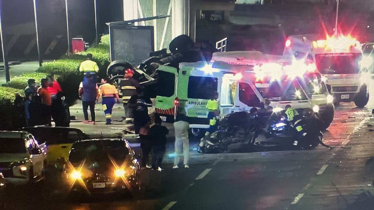 La vialidad sufrió afectaciones durante varias horas mientras los automotores eran retirados