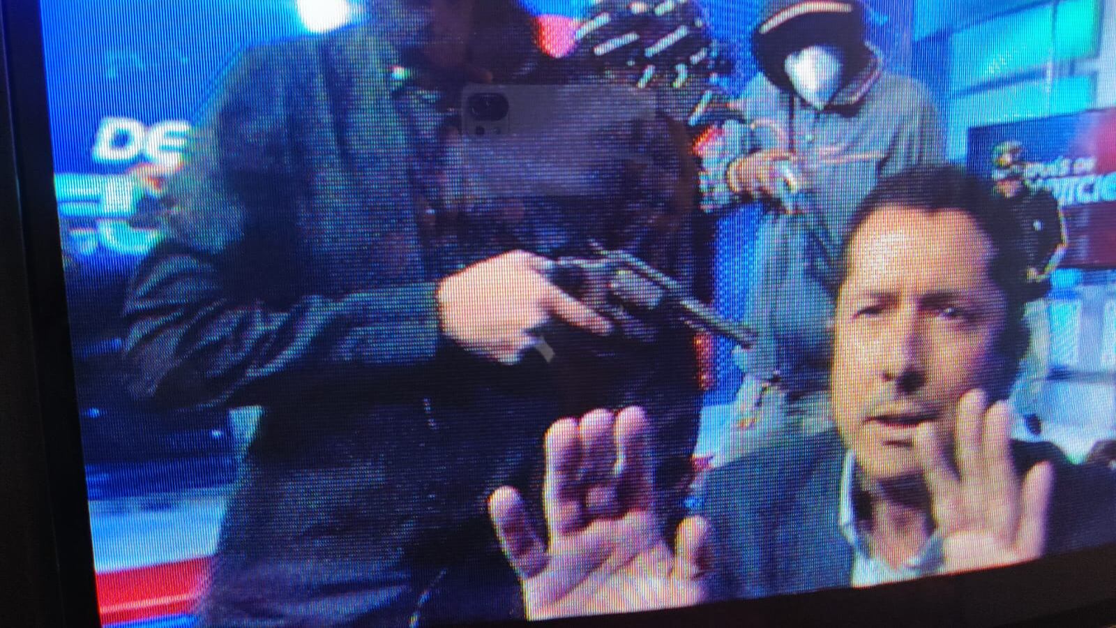 Delincuentes armados se toman TC Televisión