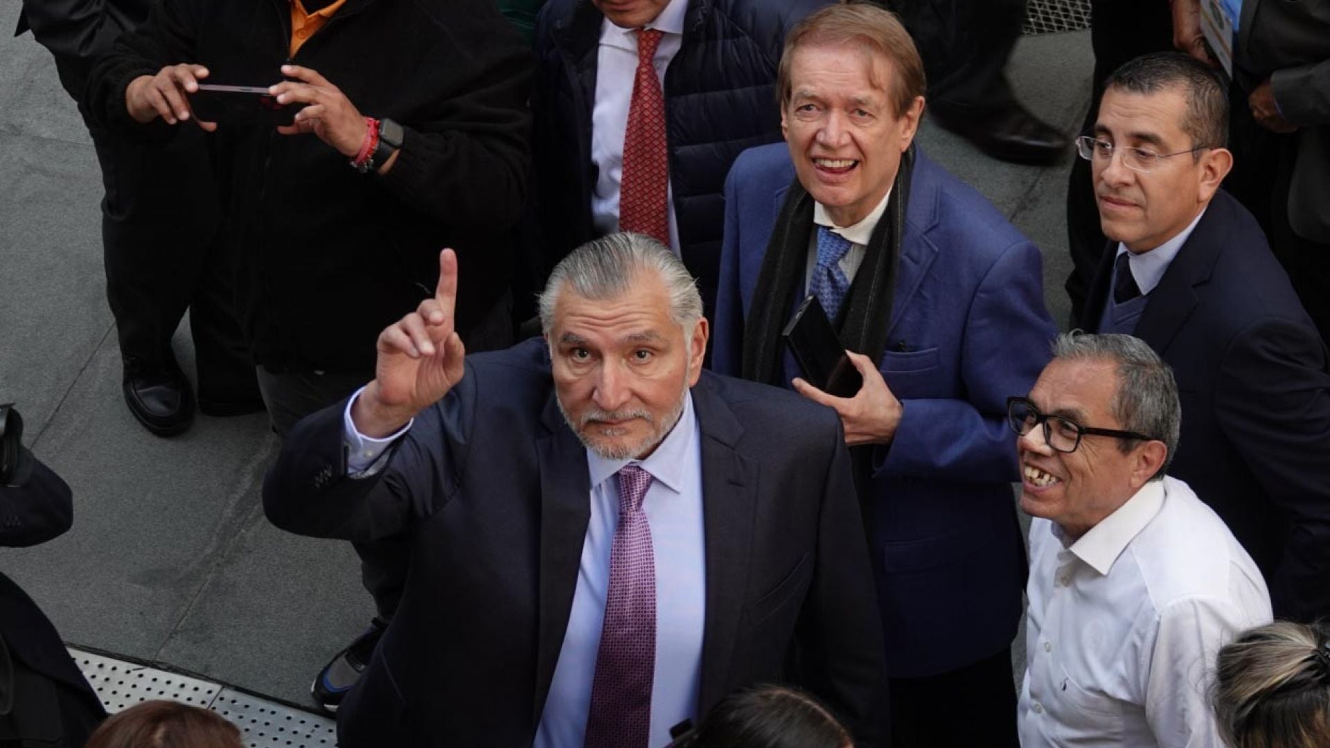 #PolíticaConfidencial López manda a López con documento al Senado