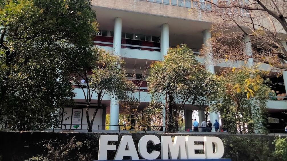 El maestro se desvaneció mientras impartía clase. (Especial)