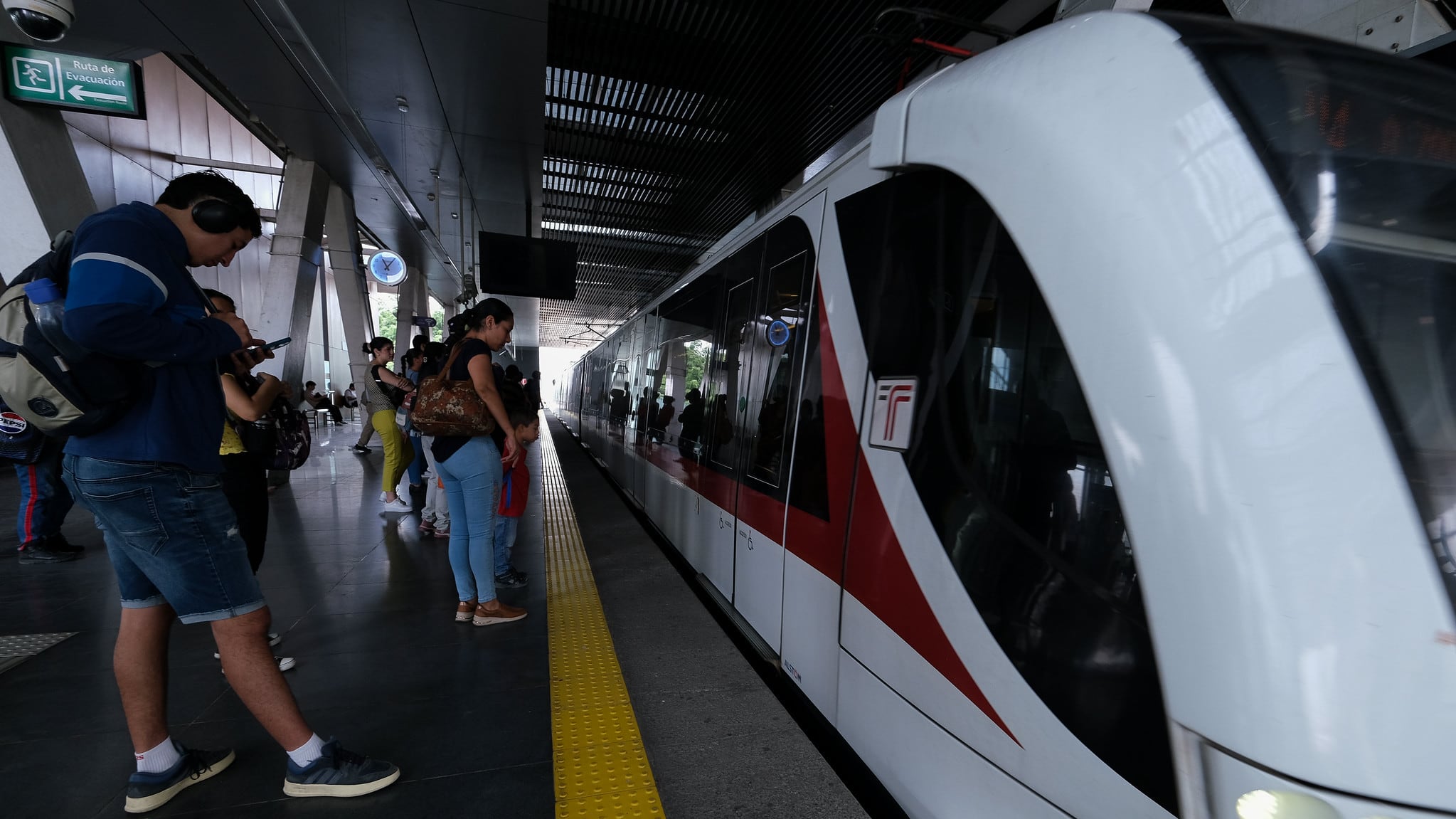 El Siteur ampliará hasta cuatro horas el servicio de Tren Ligero y Macro por el partido entre México y Corea del Sur. IMAGEN ILUSTRATIVA/ GOBIERNO DE JALISCO
