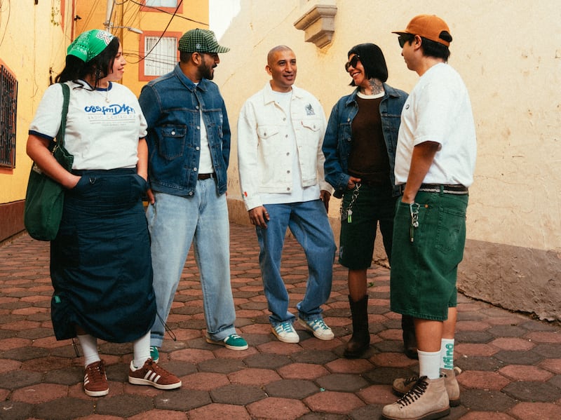 Una serie de denim convierte el orgullo del Tricolor en moda atemporal