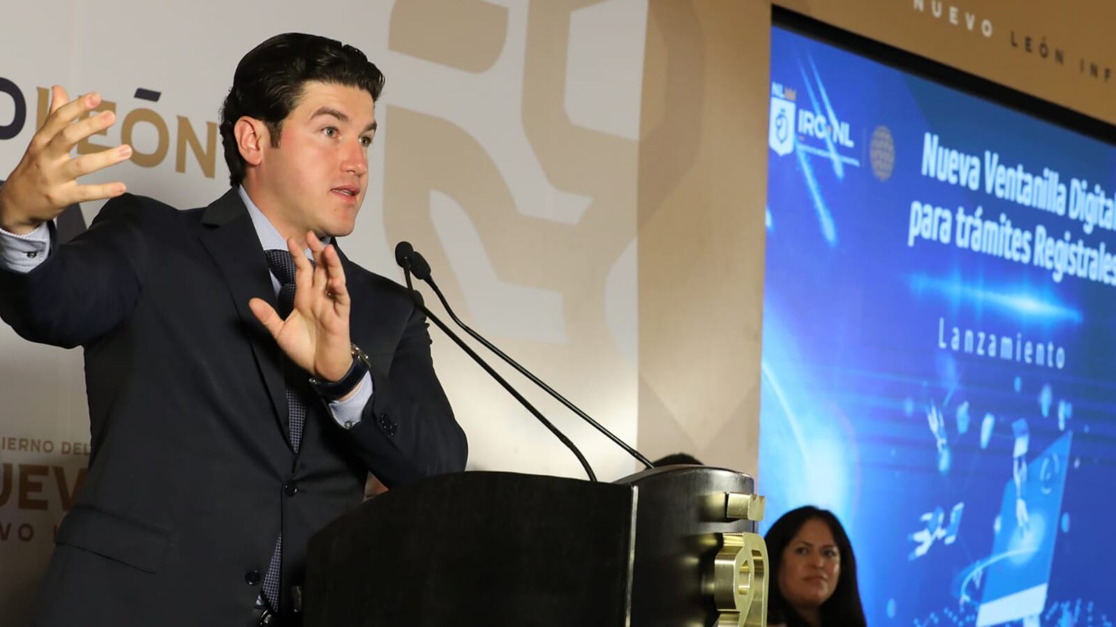 García revela que si en él estuviera ya habría empezado el tren San Antonio-Monterrey.