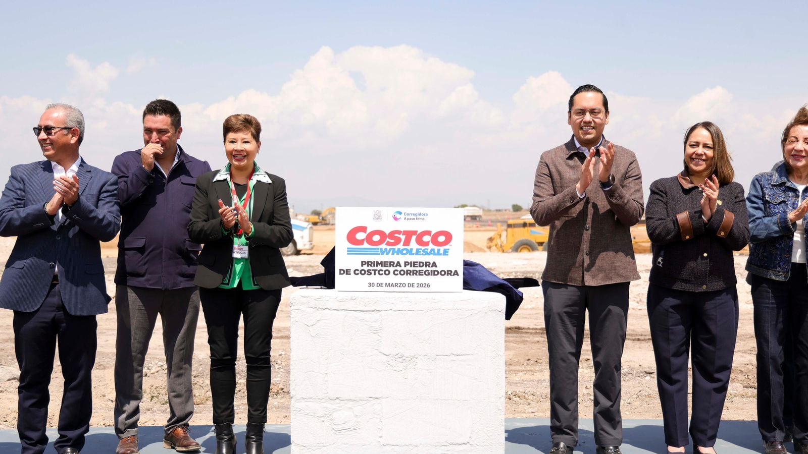 Chepe Guerrero coloca primera piedra del Costco; 100 mdd de inversión para Corregidora