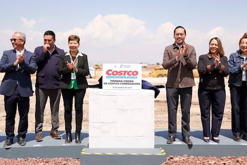 Chepe Guerrero coloca primera piedra del Costco; 100 mdd de inversión para Corregidora