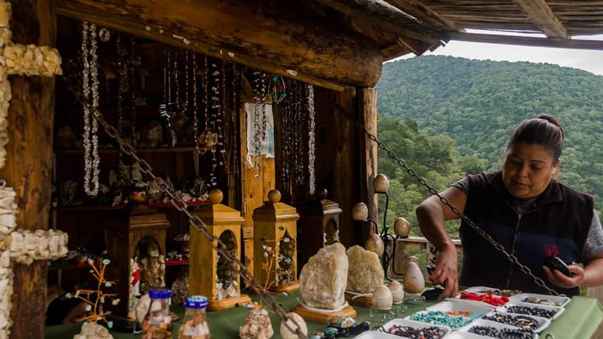 Querétaro apoya a comercios afectados en la Sierra