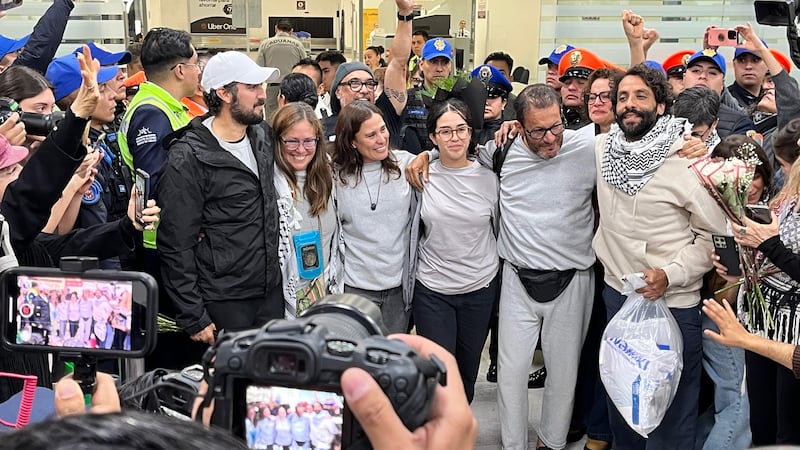 De Israel a México: Aterrizan en el AICM los seis mexicanos de la Flotilla Global Sumud