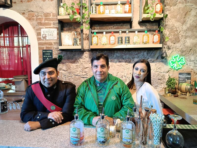 Este tour fusiona el sabor del whiskey mexicano con la cultura irlandesa con degustaciones de alta calidad, comida inspirada en la isla Esmeralda y cócteles exclusivos, rodeados por los volcanes Popocatépetl e Iztaccíhuatl