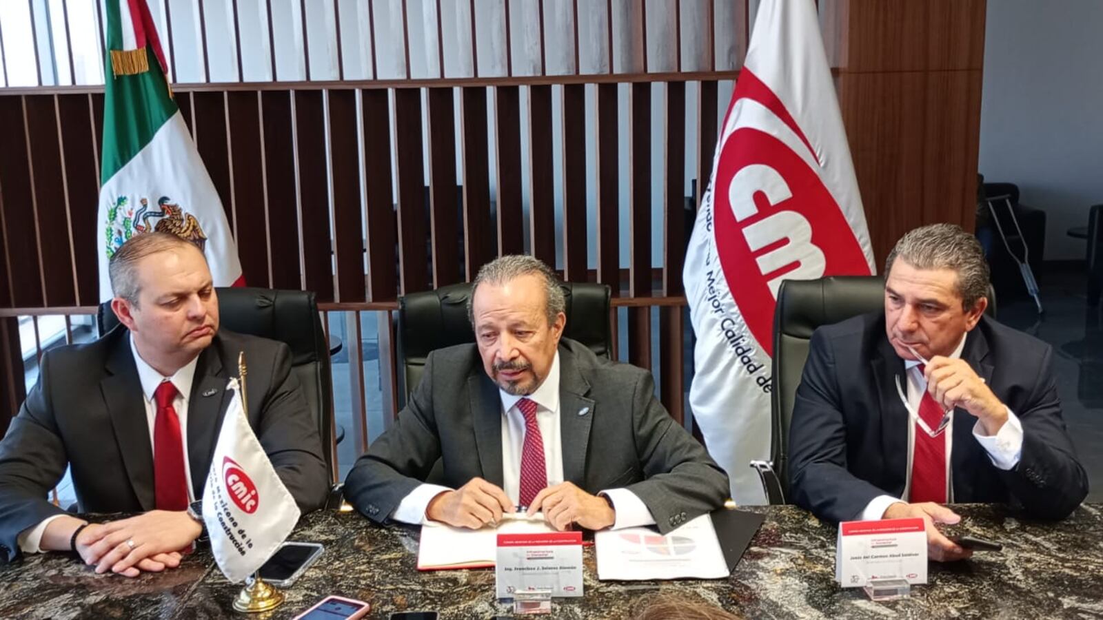 Roberto Macías Quintanilla, presidente Nuevo León; Francisco J. Solares Alemán, presidente naciona y Jesús del Carmen Abud Saldívar, secretario nacional del organismo.