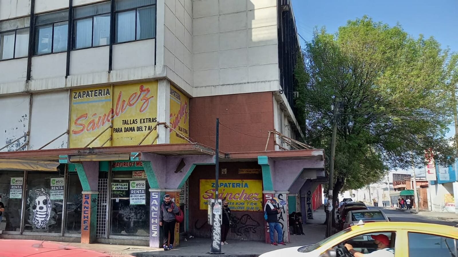 A pesar de estar en pleno Centro de Monterrey la Zapatería Sánchez tuvo que cerrar después de 60 años por falta de clientes.