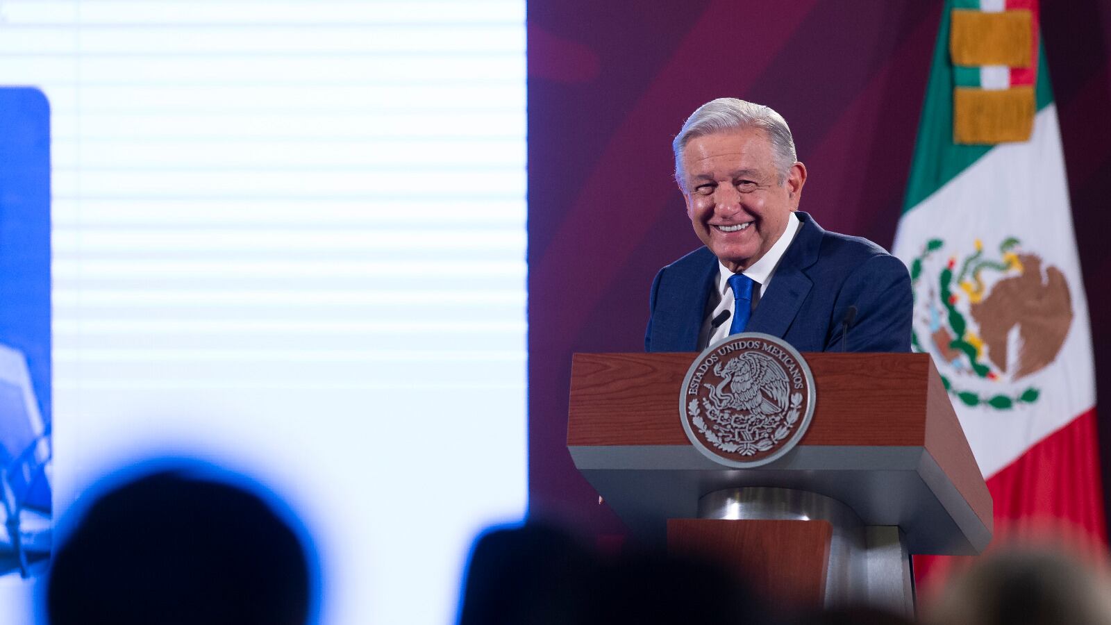 El presidente enfatizó que "no es el fin del mundo" si Germán Larrea se desiste de la compra de Banamex