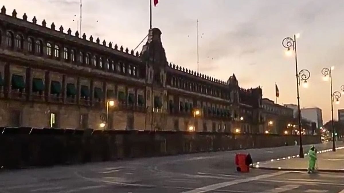 Vallas metálicas en Palacio Nacional ante Marcha por Nuestra Democracia