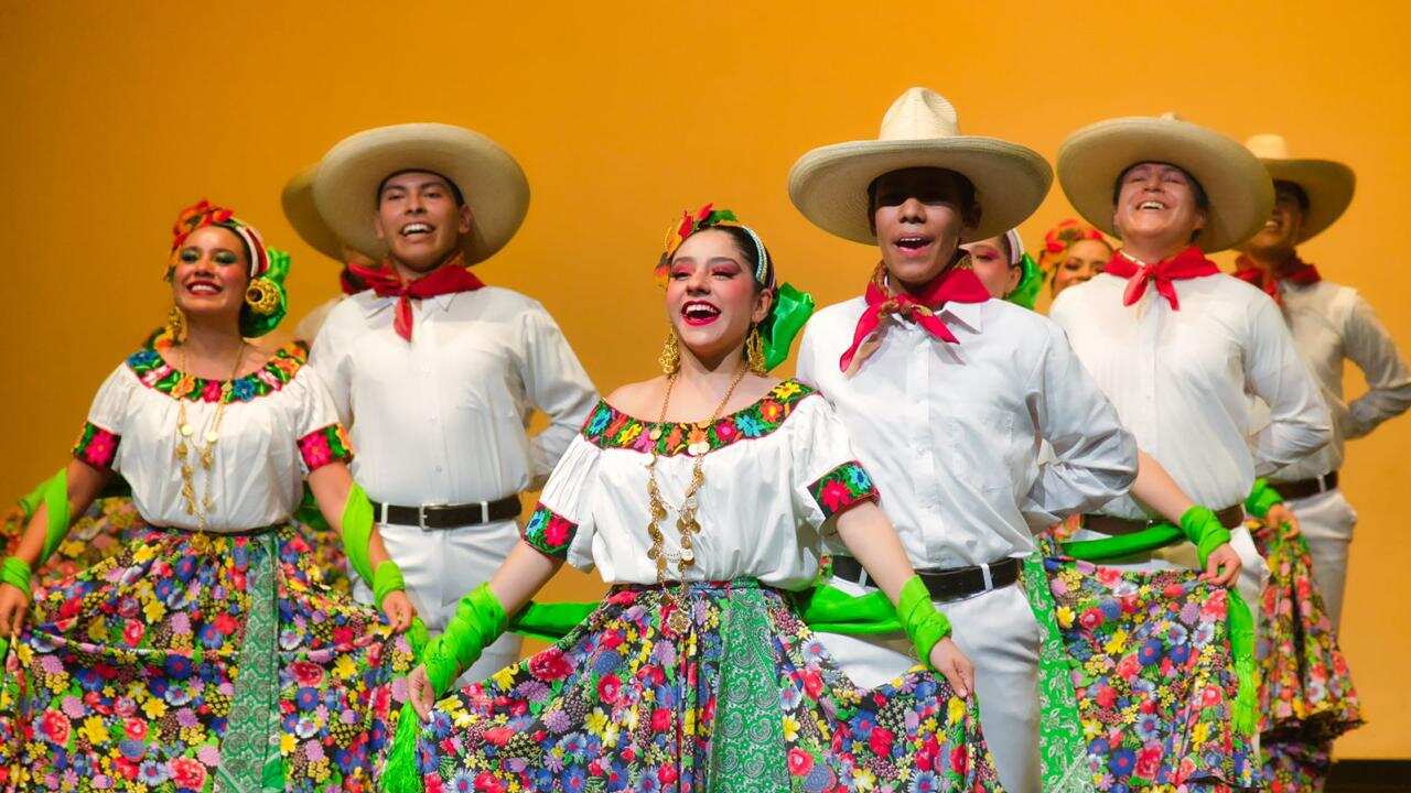 Conjunto de Danza México Folklórico.