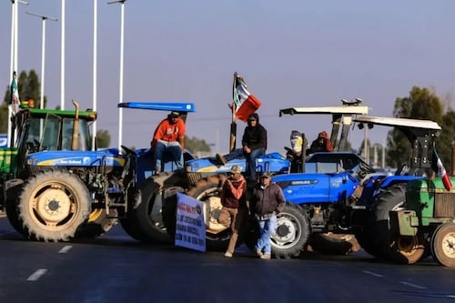 Cumple 24 horas bloqueo en carretera federal 90 en Pénjamo; Gobierno mantiene diálogo: Sheinbaum