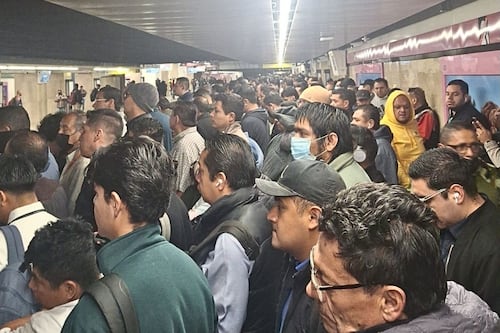 Servicio lento y saturación en el Metro CDMX: pasajeros denuncian retrasos diarios en hora pico