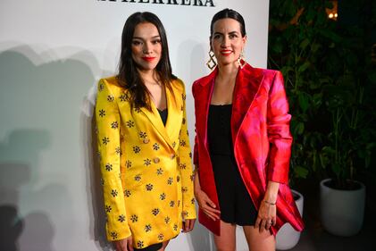 El evento fue el escenario perfecto para la presentación de dos nuevas y exclusivas fragancias que capturaron la esencia de la noche. Con un ambiente vibrante y sofisticado, los asistentes se deleitaron con la música y la elegancia de un evento que será recordado por su estilo y distinción.